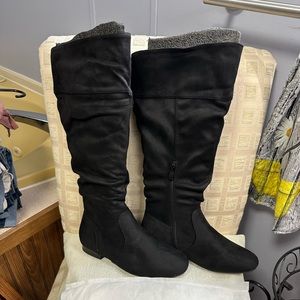 Women’s Dream Pair’s Black Suede Boots Size 7